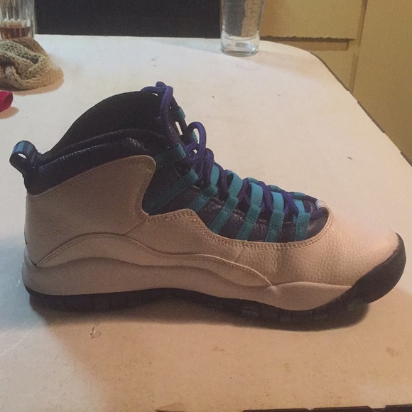 Jordan Retro10s Charlotte hornets addition - Picture 2 of 5